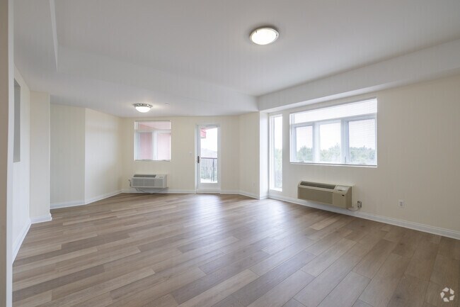 2 habitaciones, 2 baños - 1377 pies cuadrados - Sala de estar / comedor - Sullivan Regency