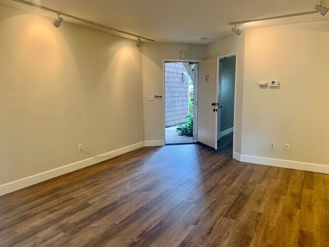 Foto del edificio - 1 Bedroom in Serene Community in Garden Grove
