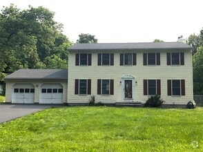 Building Photo - 10 Farm View Rd