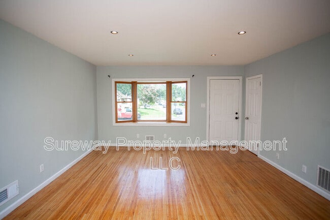 Building Photo - 22 Tinker Dr