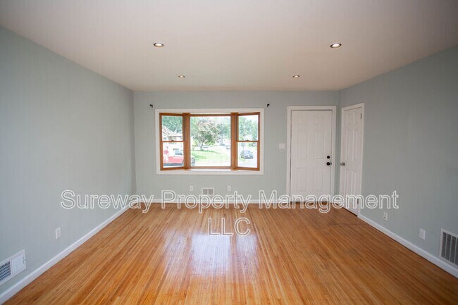 Foto del edificio - 22 Tinker Dr