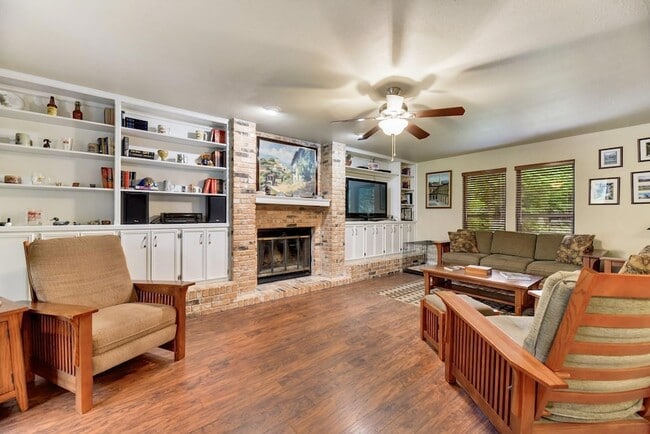 Building Photo - 11313 Menodora Dr