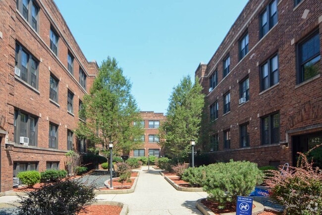 Building Photo - 629 W Cornelia