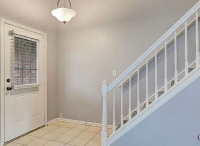 Building Photo - 486 Buckingham Dr