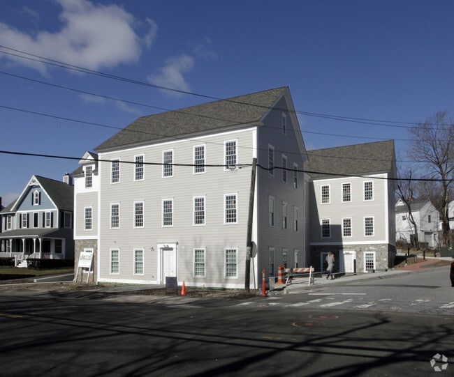 Building Photo - 745 Boston Post Road