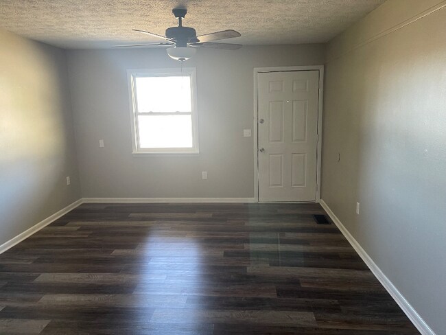 Foto del edificio - 305 Houseal St