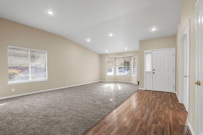 Foto del edificio - 209 Grapewood Ct