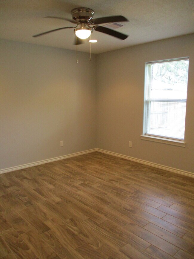 1429 Avenue N, Nederland, TX 77627 Townhome Rentals in Nederland TX