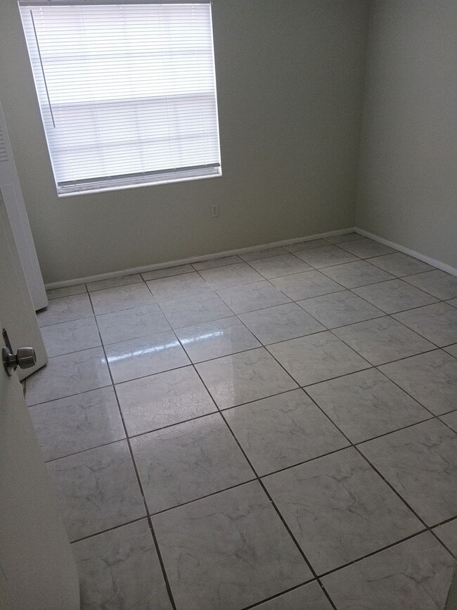 Foto del edificio - 1424 Holden Ave