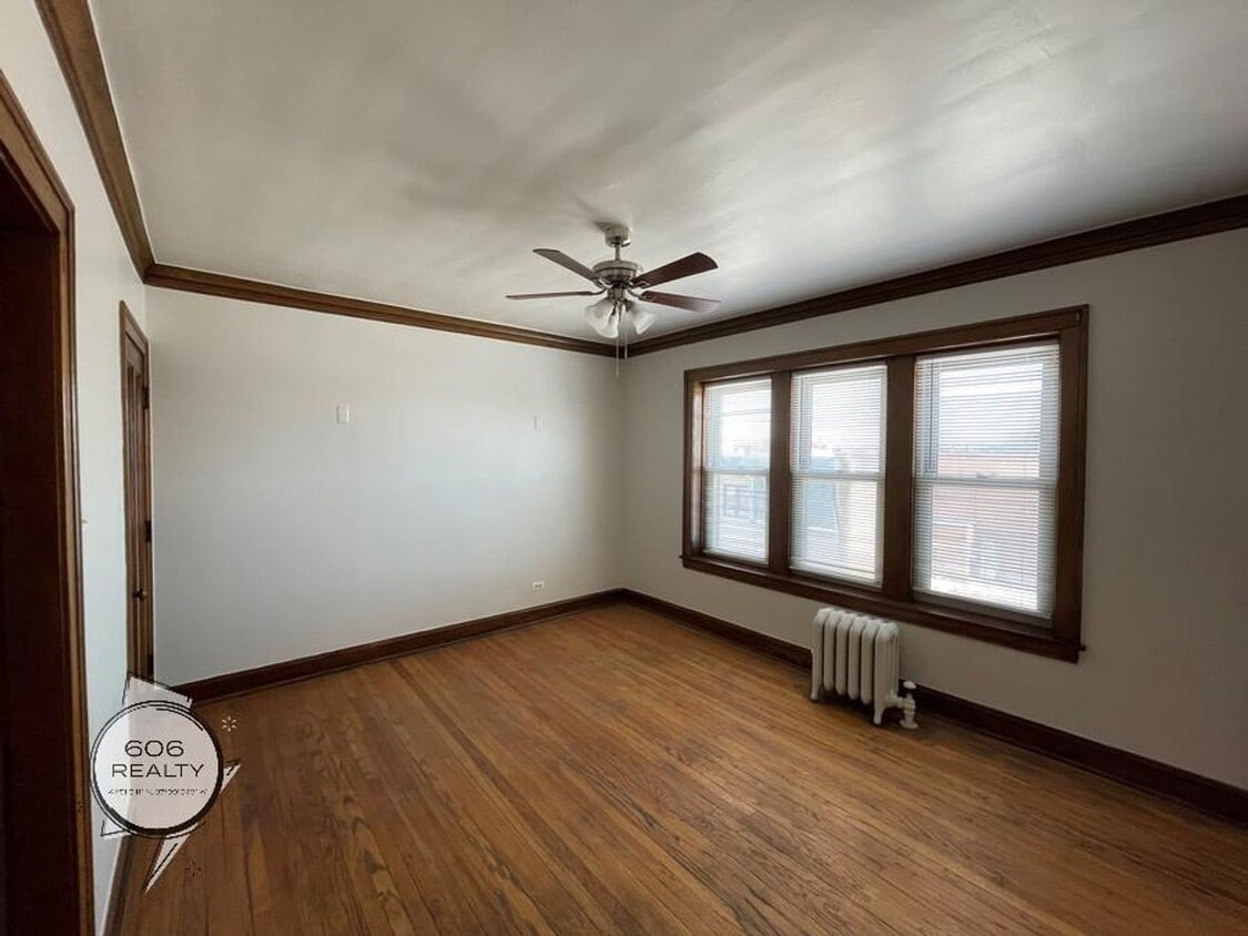 Building Photo - 3158 N Linder Ave