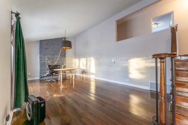 Foto del edificio - 810 W Dresser Dr