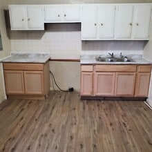 Building Photo - 736 Lakeside Ave