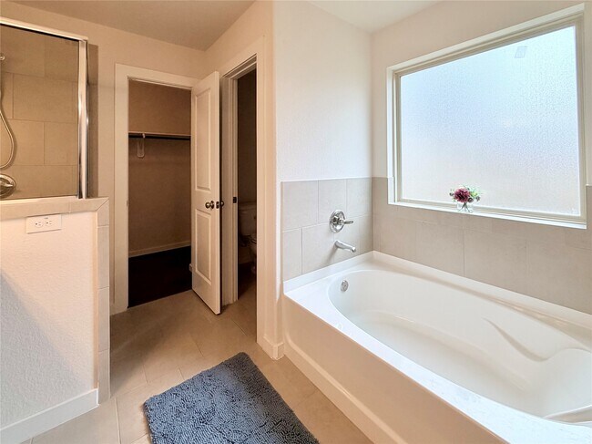 Foto del edificio - 6807 Bardsdale Ct