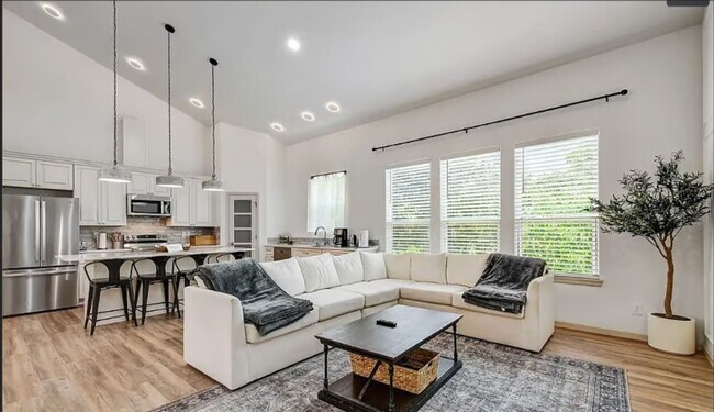 Foto del edificio - Charming 3BR House in Seguin