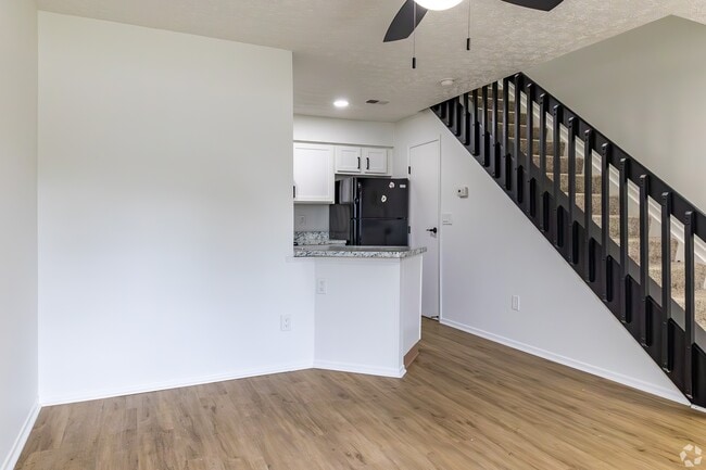 Building Photo - Hickory Creek