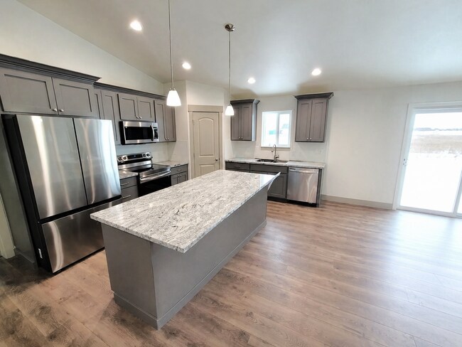 Foto del edificio - BEAUTIFUL 4 BED 3 BATH HOME IN REXBURG WITH CONNECTED OFFICE & SEPARATE ENTRANCE