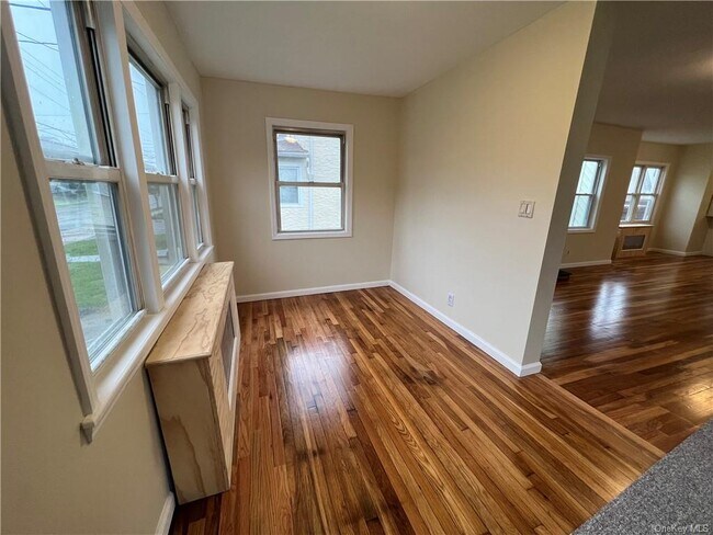 Foto del edificio - 126 Ellsworth Ave