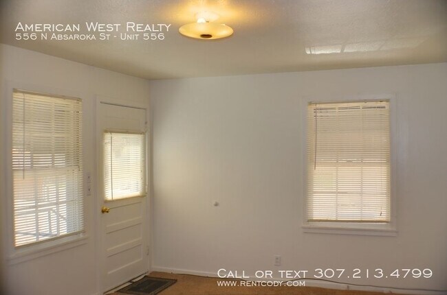 Building Photo - 556 N Absaroka St