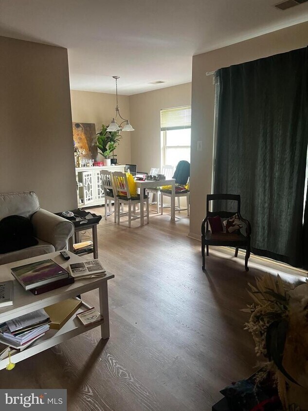 Foto principal - The condo is also available for rent with ...