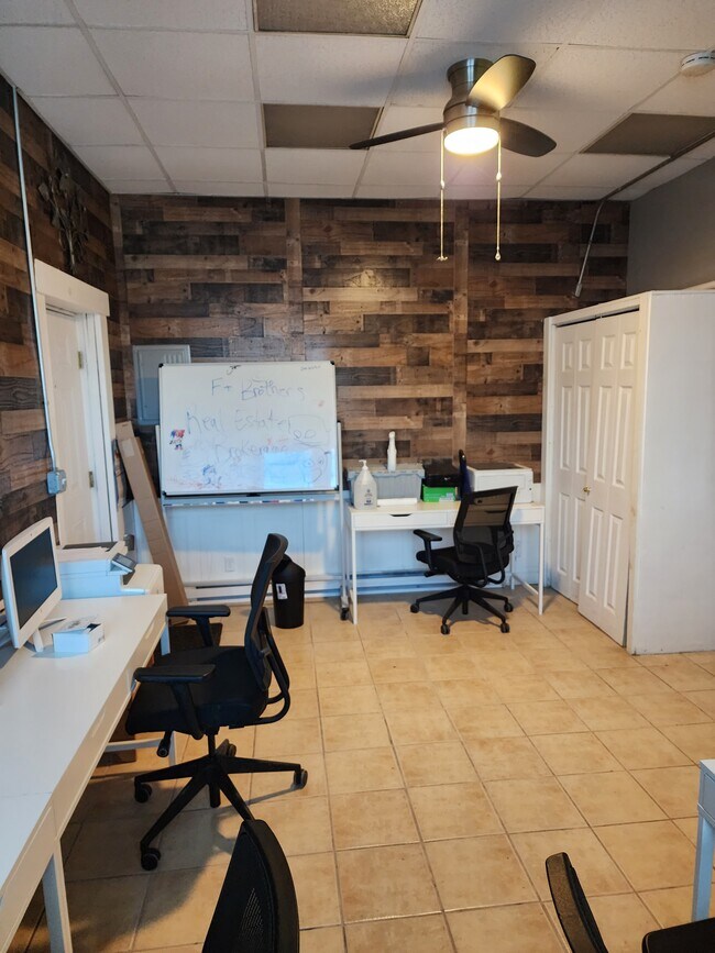 Foto del edificio - 448 Pleasant St