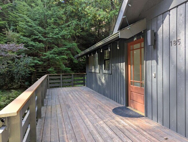 Foto del edificio - 3-Bed Retreat with Forest Abundance