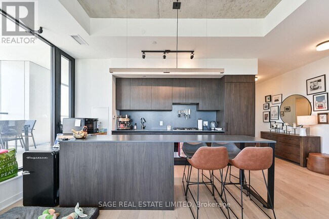 Photo du bâtiment - 2720 Dundas St W