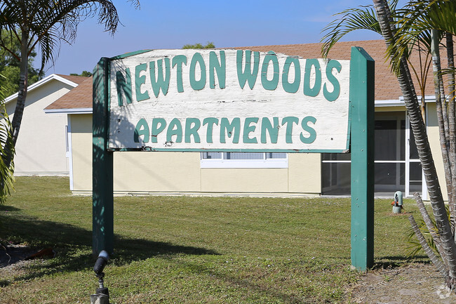 Comunidad - Newton Woods Apartments