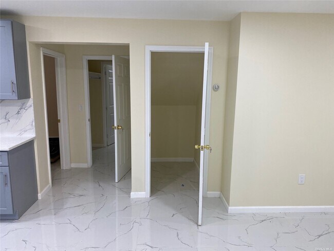 Building Photo - 1741 Henry Rd