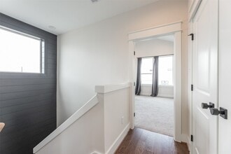 Building Photo - 605 Middle St