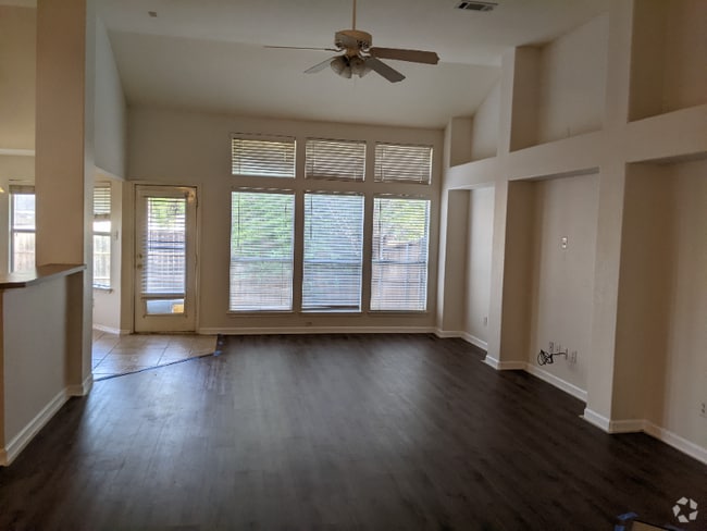 Building Photo - 1257 McMahan Dr