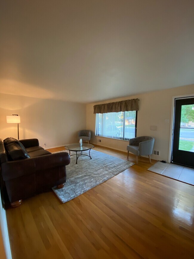 Building Photo - Wheeling Room