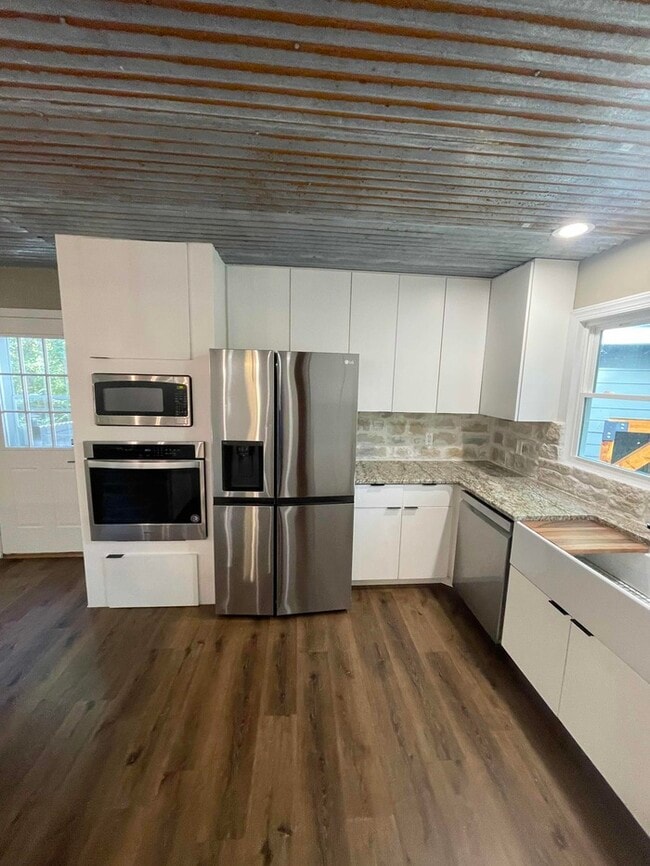 Building Photo - 2110 Bracey Cir