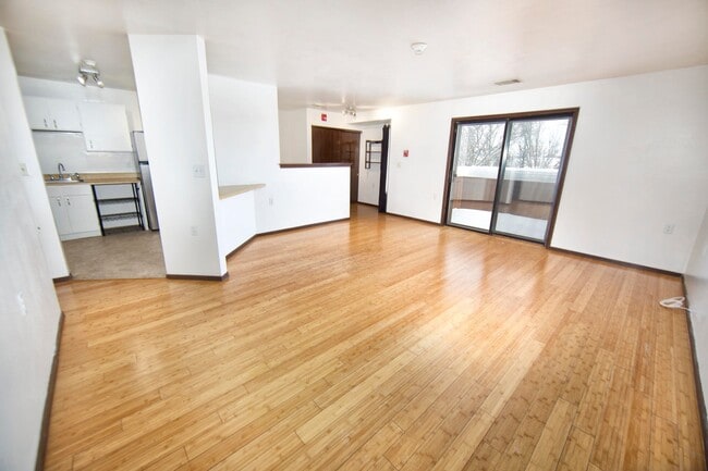 Building Photo - 9054 N Park Plaza Ct