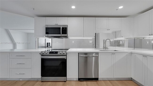 Foto del edificio - 555 NE 34th St