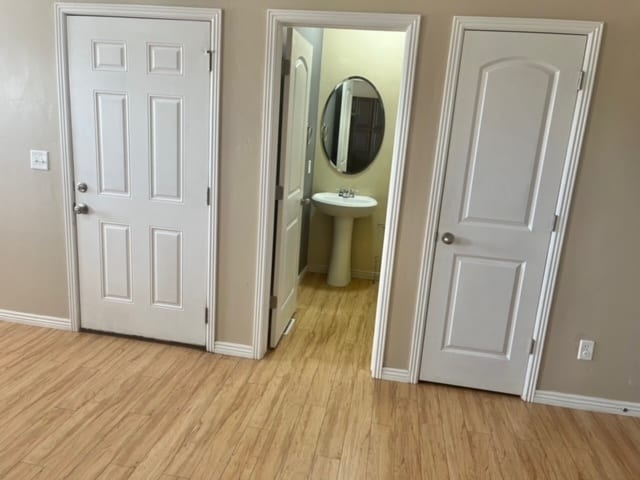 Building Photo - Split Mountain Town House #G