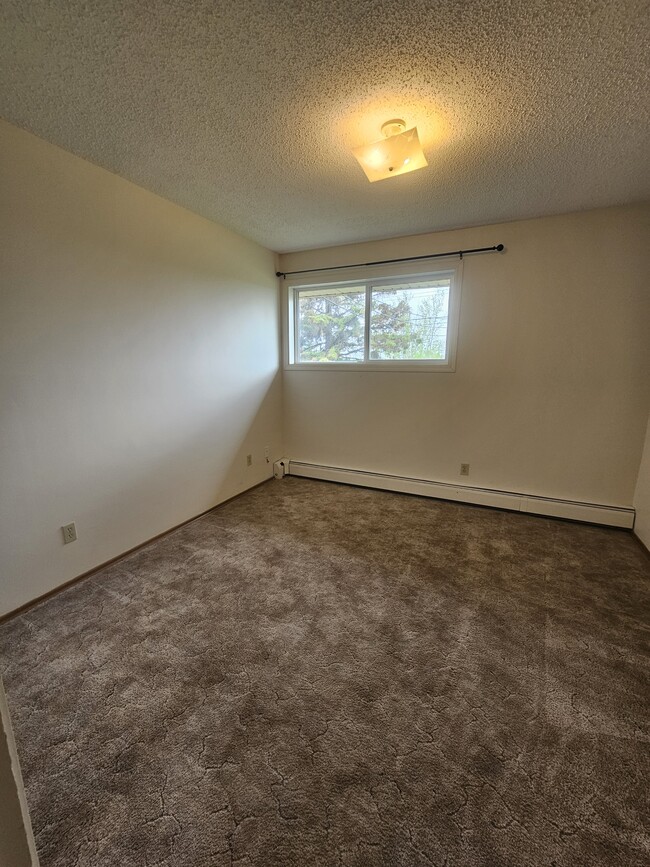 Building Photo - 10327-10107 107 Ave