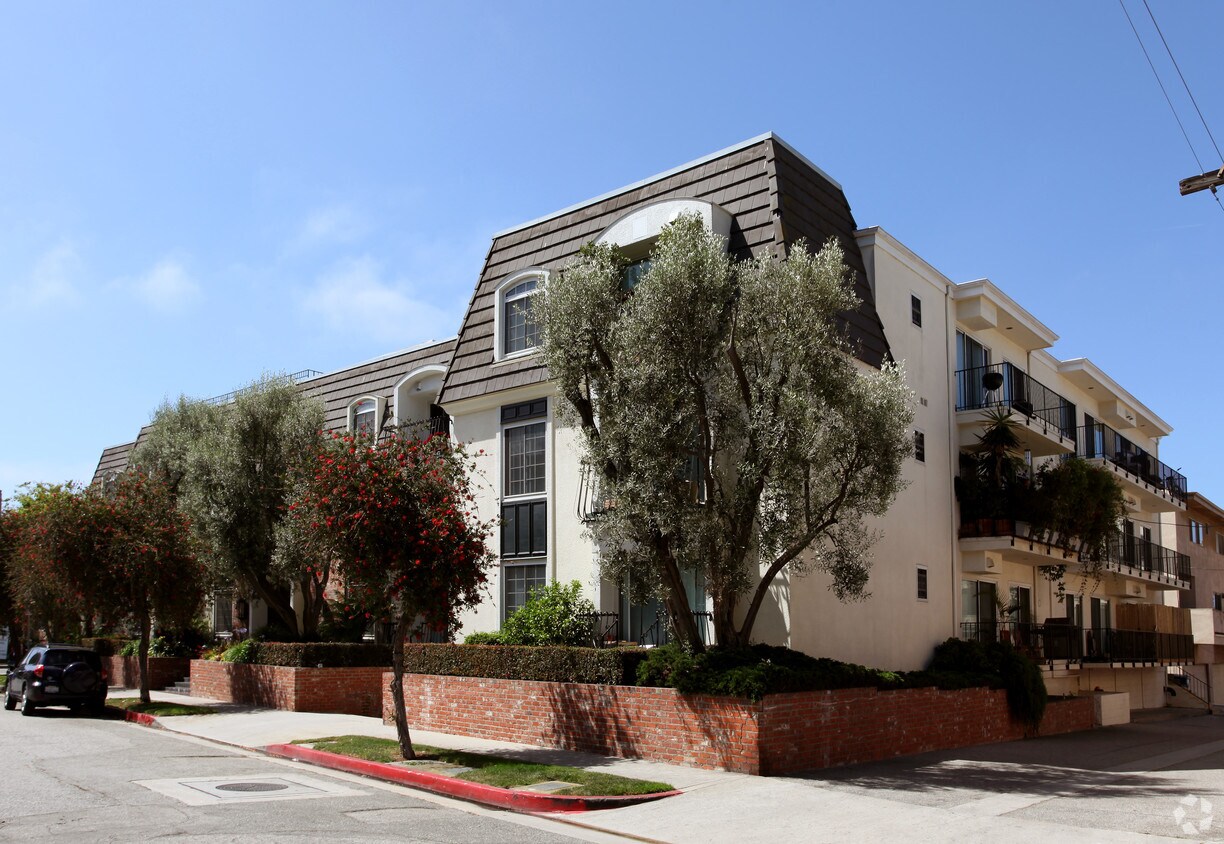 Foto del edificio - 8607 Tuscany Ave
