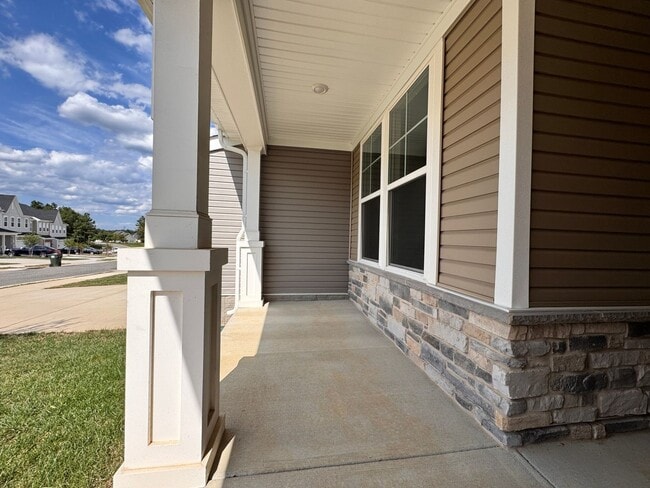 Building Photo - 3672 Isaac Cir