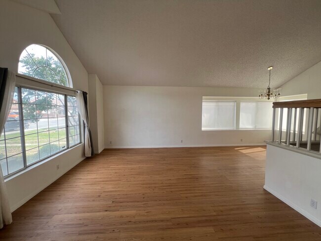 Foto del edificio - 3242 Rollingridge Ave