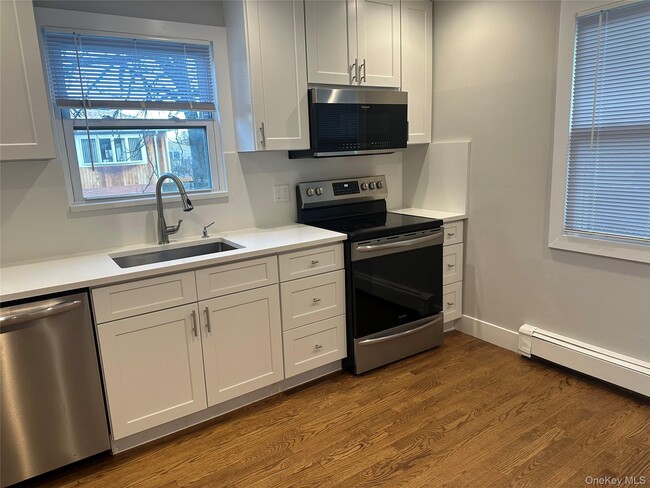 Building Photo - 219 Manorhaven Blvd