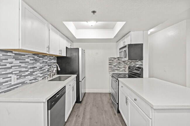 Foto del edificio - "Spacious 2-Bed, 2-Bath Condo Retreat in the Heart of Las Vegas!"