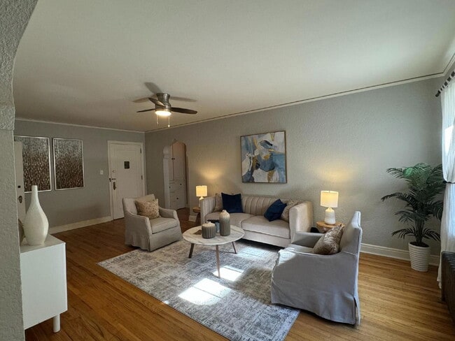 Foto del edificio - 1050 N Washington St
