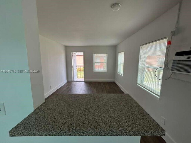 Building Photo - 2316 Madison St