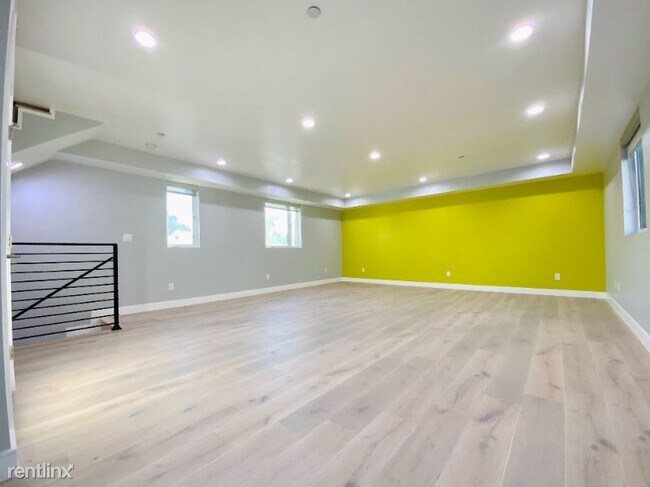 Foto del edificio - 3 br, 3.5 bath Townhome - 11320 Miranda St