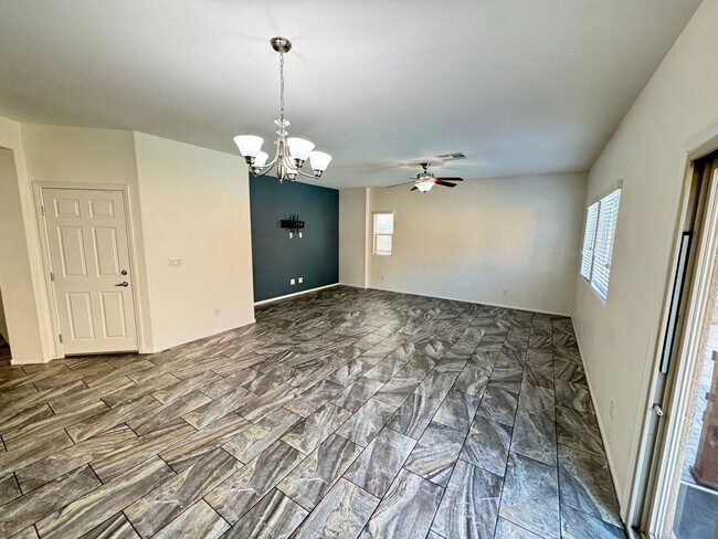 Foto del edificio - Your Next Home Awaits | 4 Bed, 3 Bath with Private Pool