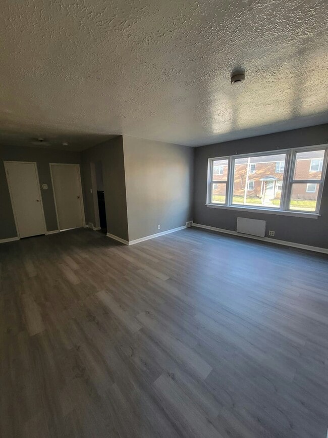 Building Photo - 1500 Luxor Rd