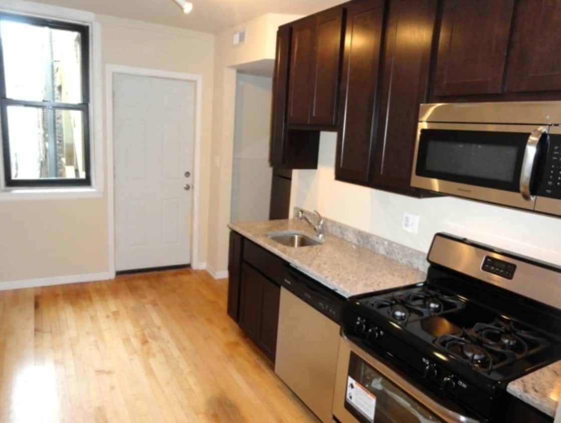 Primary Photo - 2807 W Lawrence Ave