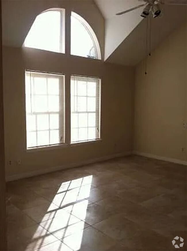 Building Photo - 6184 Westgate Dr