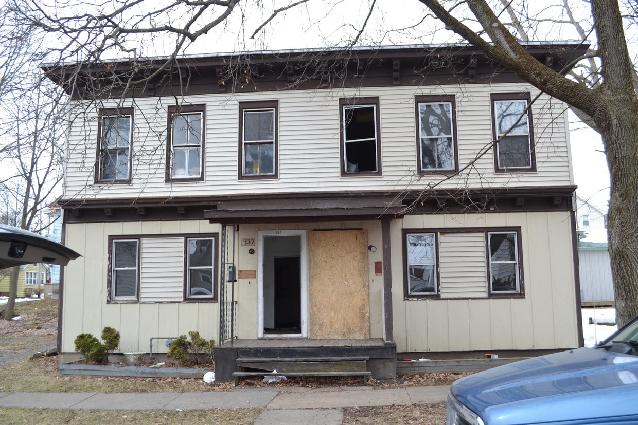 Primary Photo - 950 Saratoga St