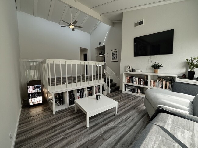 Building Photo - Large 3 Bedroom 3 Bathroom Condo for Rent